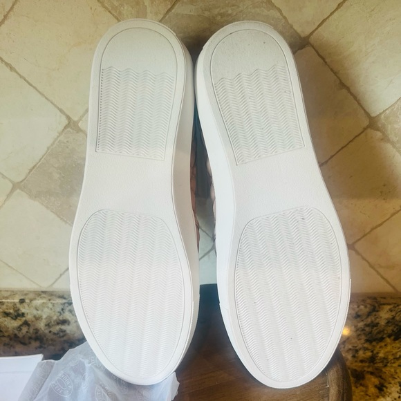 Brand New Steve Madden ECENTRCQ BLUSH. - Picture 3 of 7